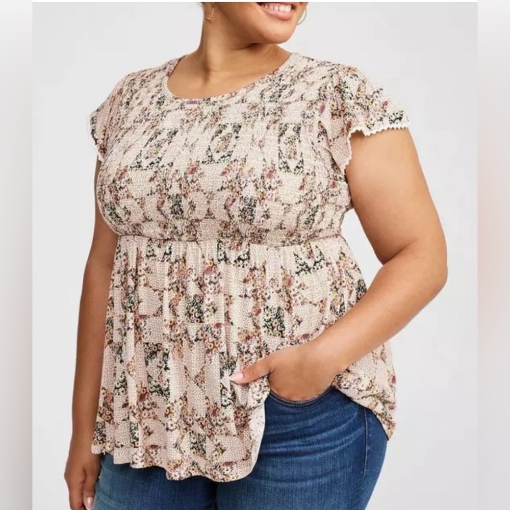 NWT Torrid Babydoll Cotton Crew Neck Smocked Bodice Top in Diamond Floral Dew 1X